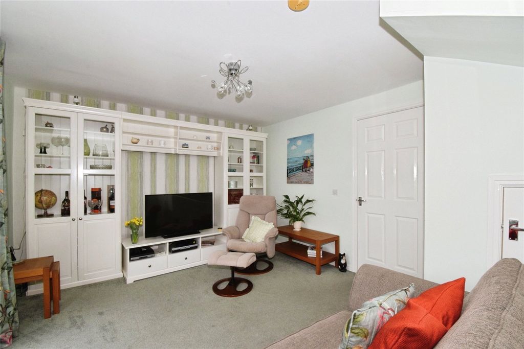 Property photo 2 of 22 Living Room