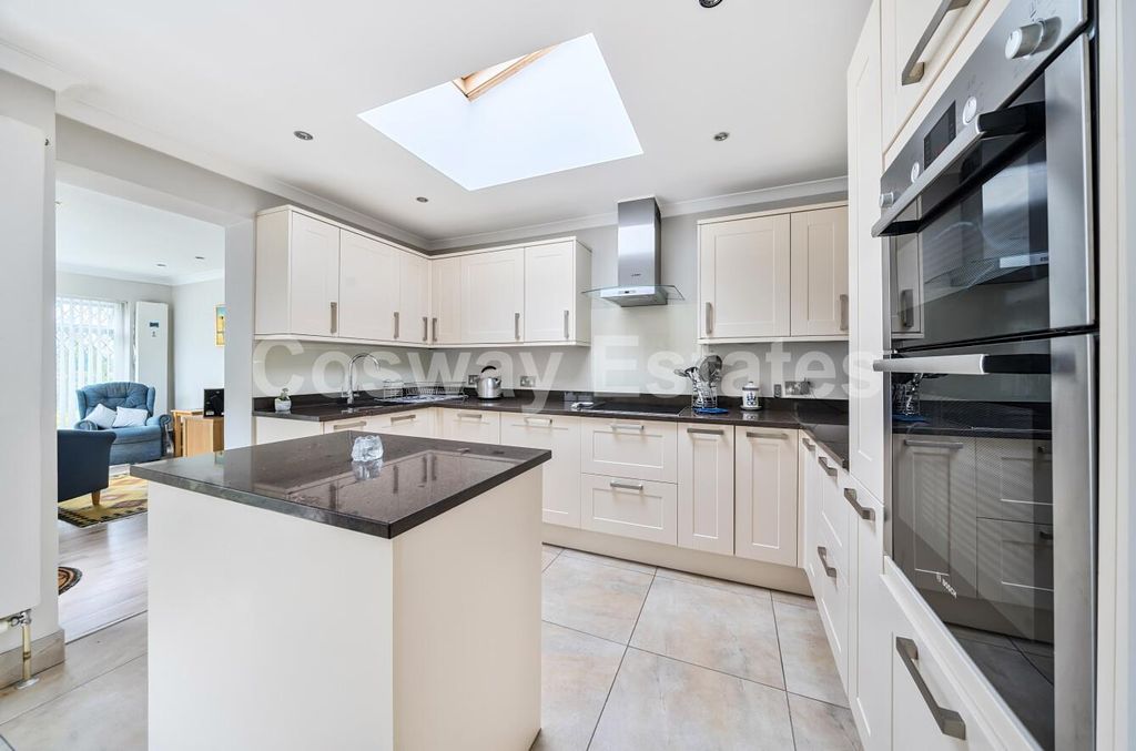 Property photo 3 of 17 A5357372-2Bb8-48c5-8Ff3-968Ade4d4871.Jpg
