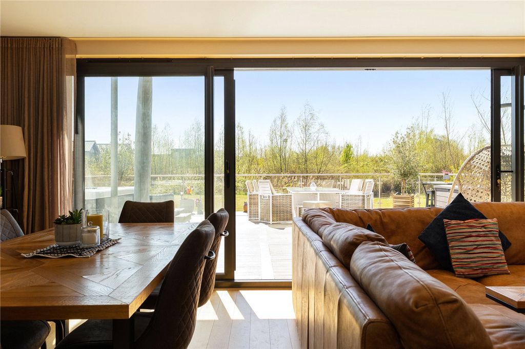 Property photo 3 of 16 Lifestyle