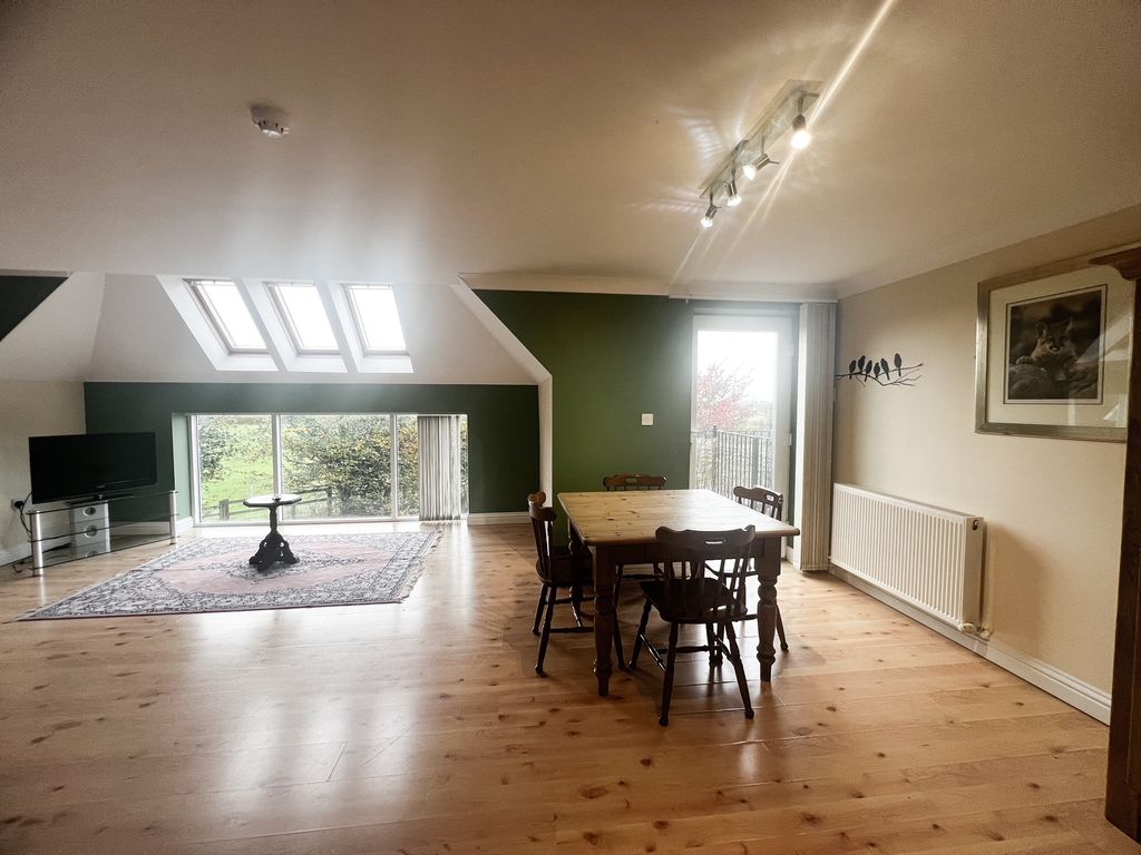 Property photo 3 of 8 Dining Room