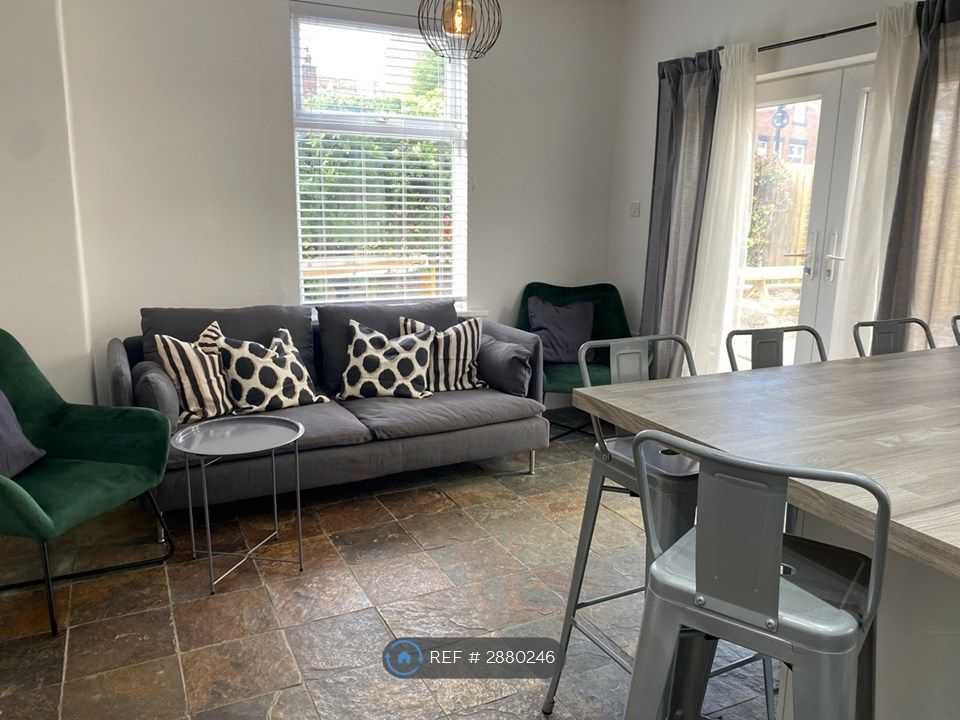 Property photo 2 of 35