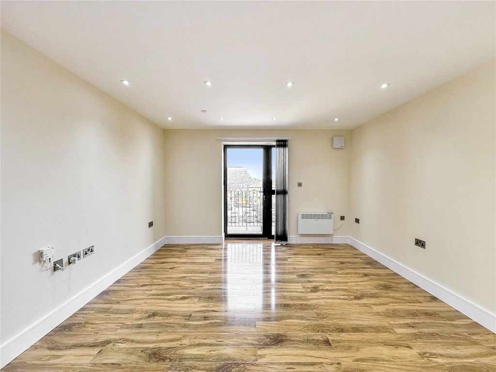 Property photo 1 of 9 Picture No. 12