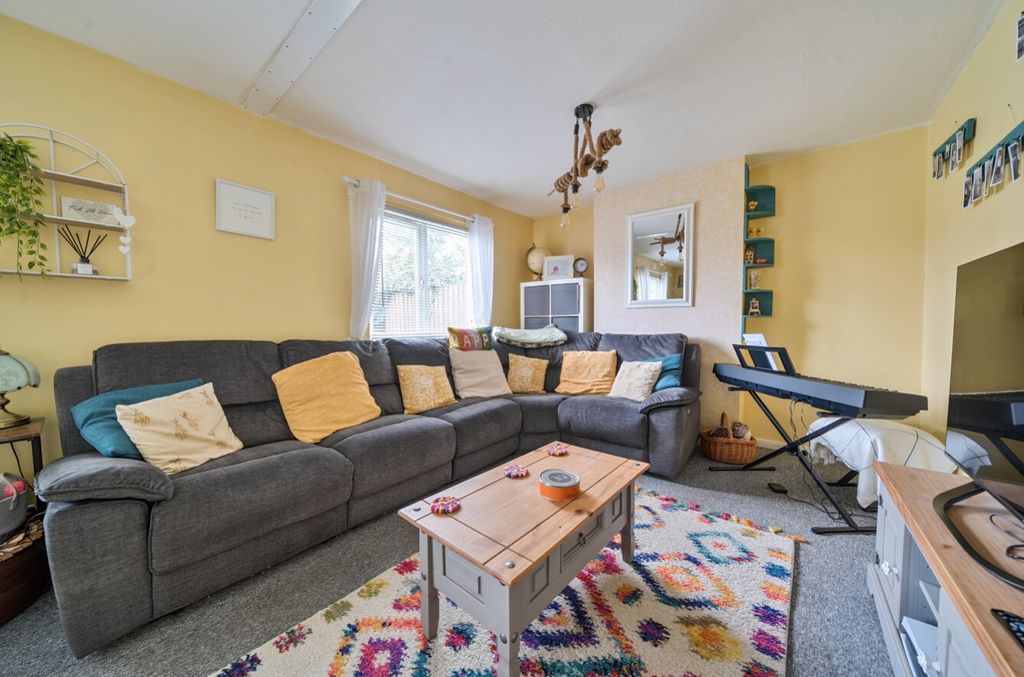 Property photo 2 of 28 1411371-20-698E0F3672198-Arw-1