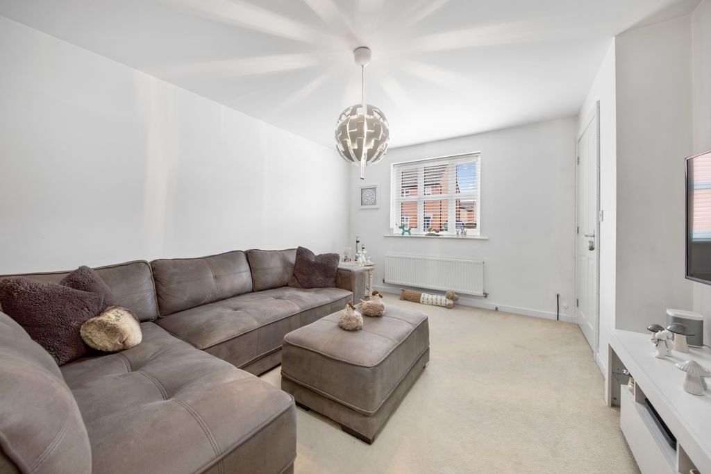 Property photo 2 of 22 Living Room