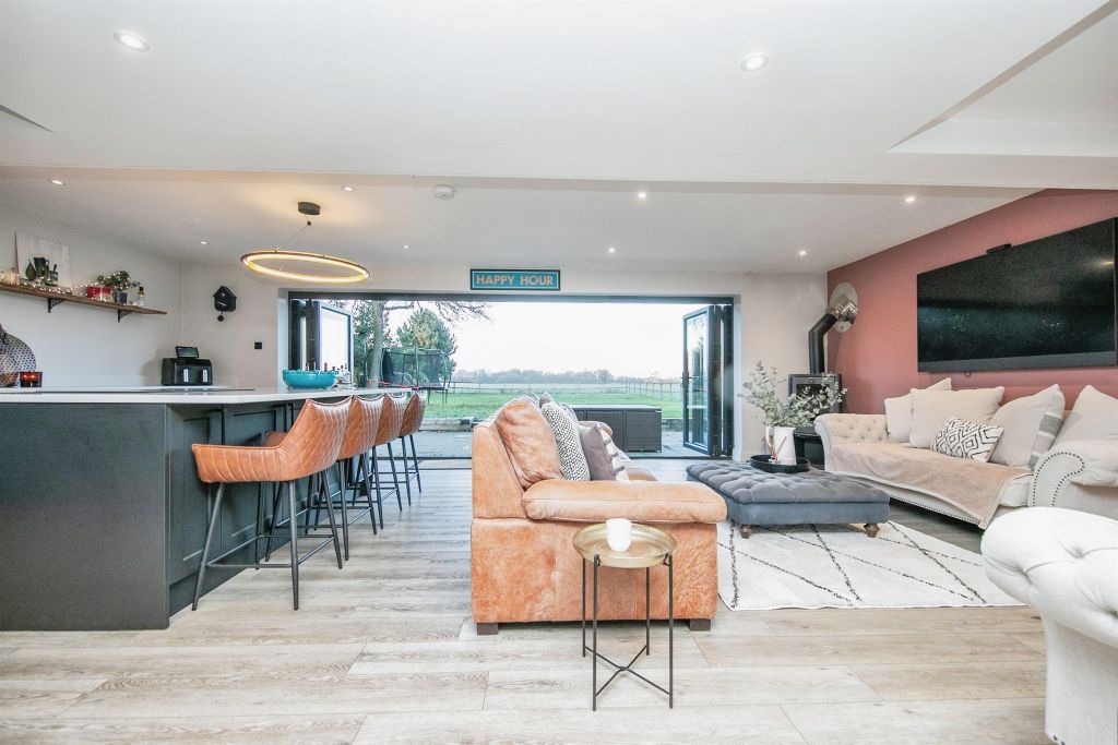 Property photo 3 of 27