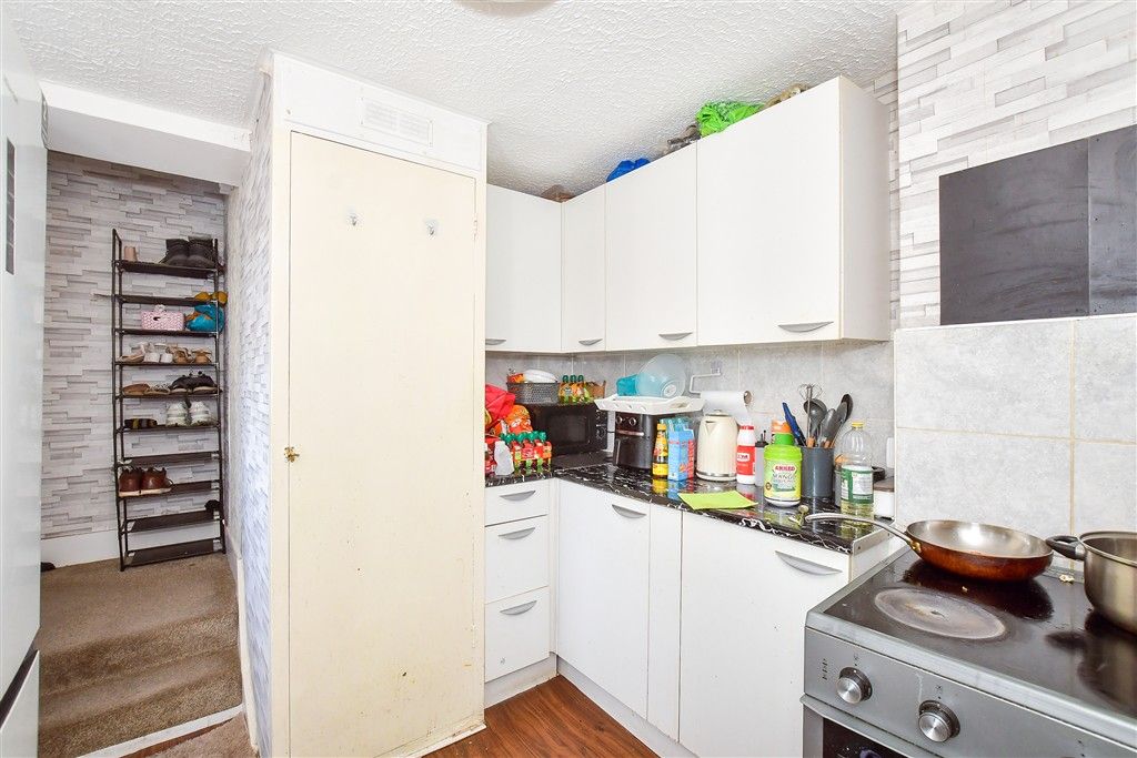 Property photo 2 of 8 Kitchen