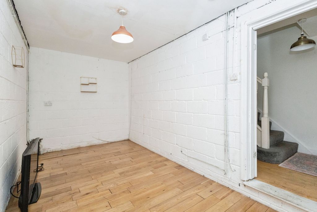 Property photo 3 of 17 Photography