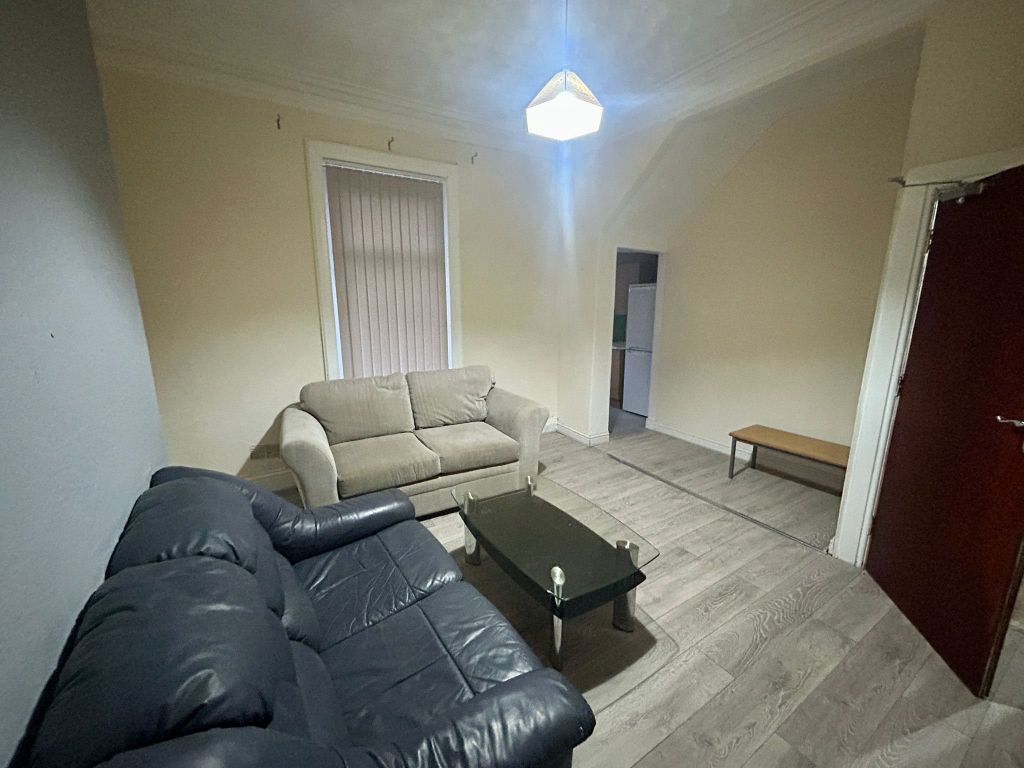 Property photo 1 of 17 Living Room