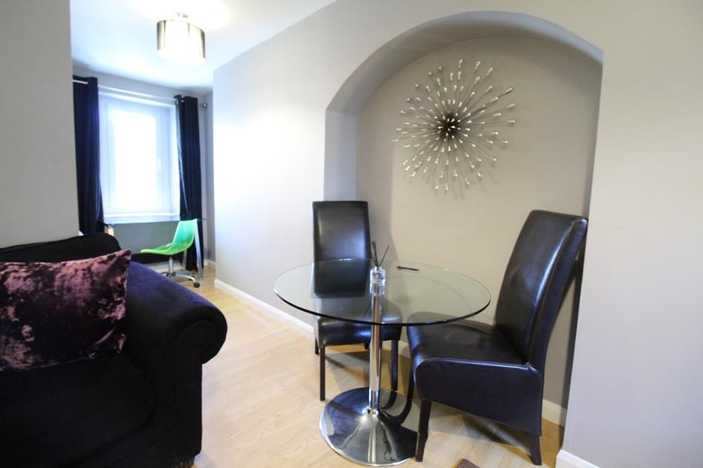 Property photo 3 of 8 Dining Area
