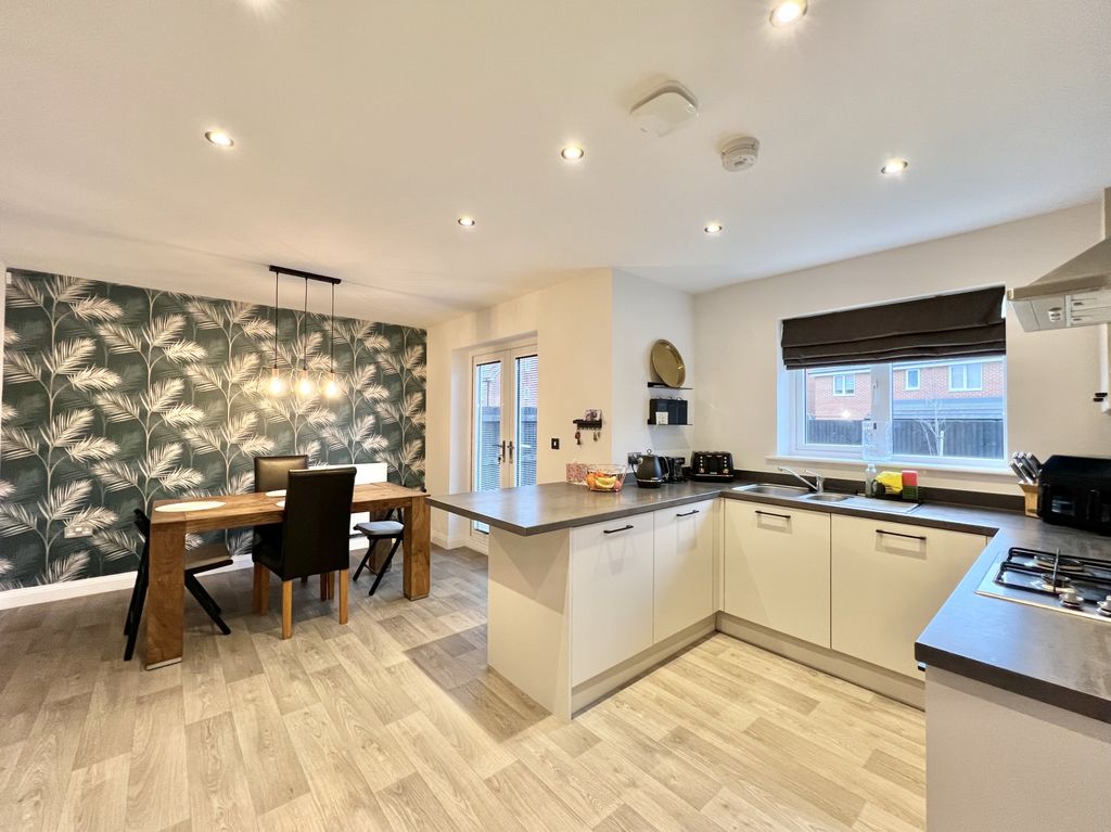 Property photo 2 of 25