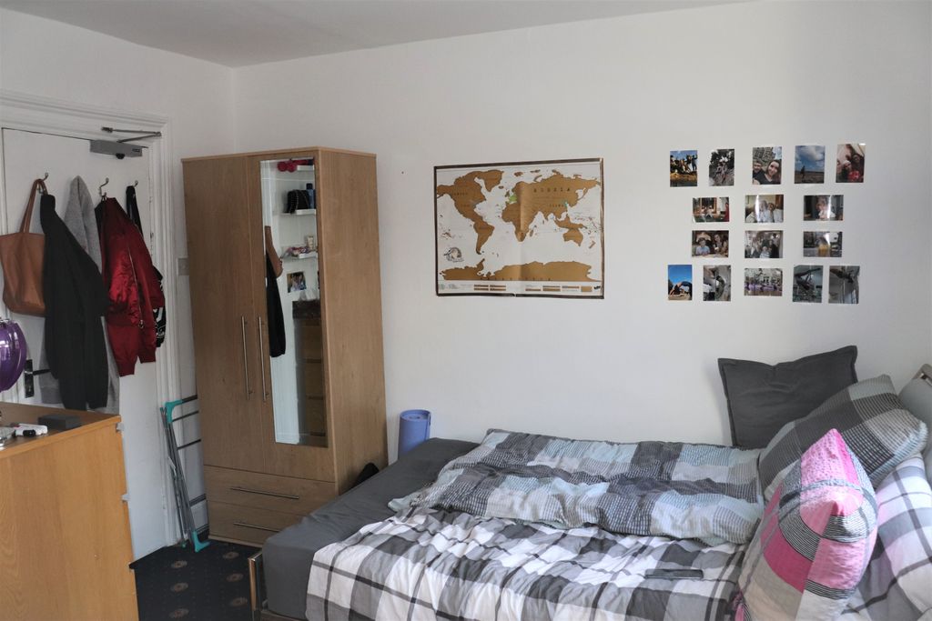 Property photo 2 of 3