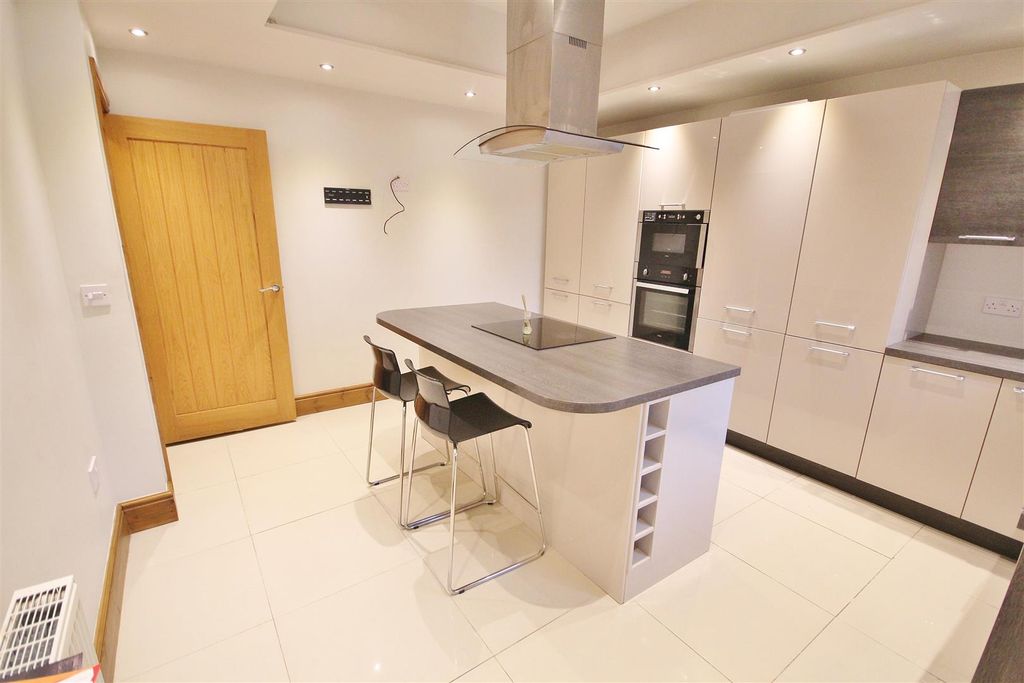 Property photo 2 of 16 Kitchen