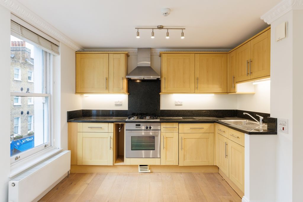 Property photo 3 of 9 Seymour Place 16A...