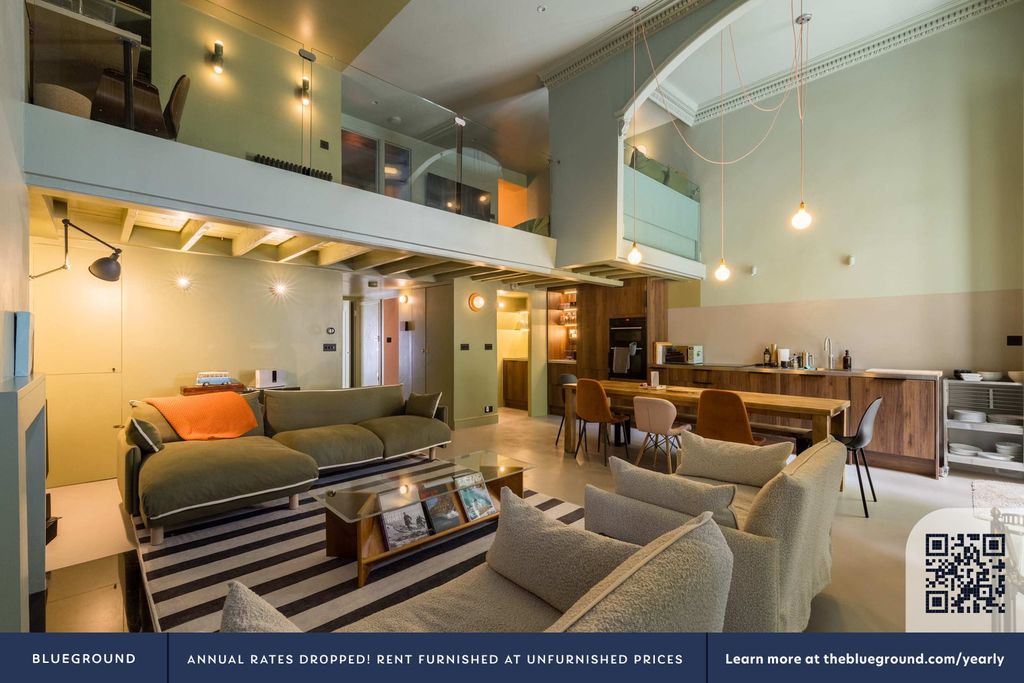 Property photo 3 of 30 Living Room