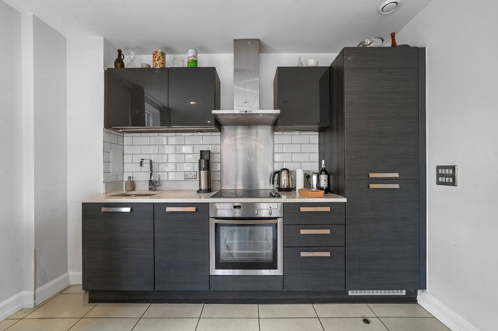 Property photo 2 of 11 Kitchen