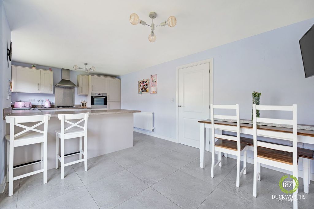 Property photo 3 of 33