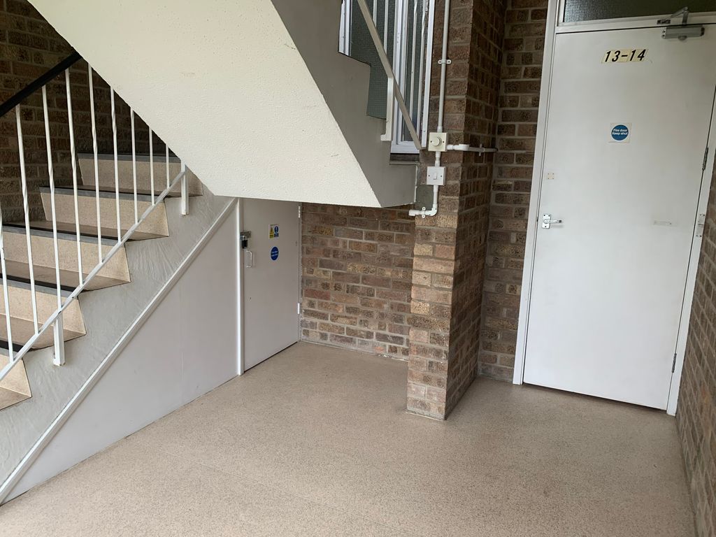 Property photo 3 of 17 Communal Entrance