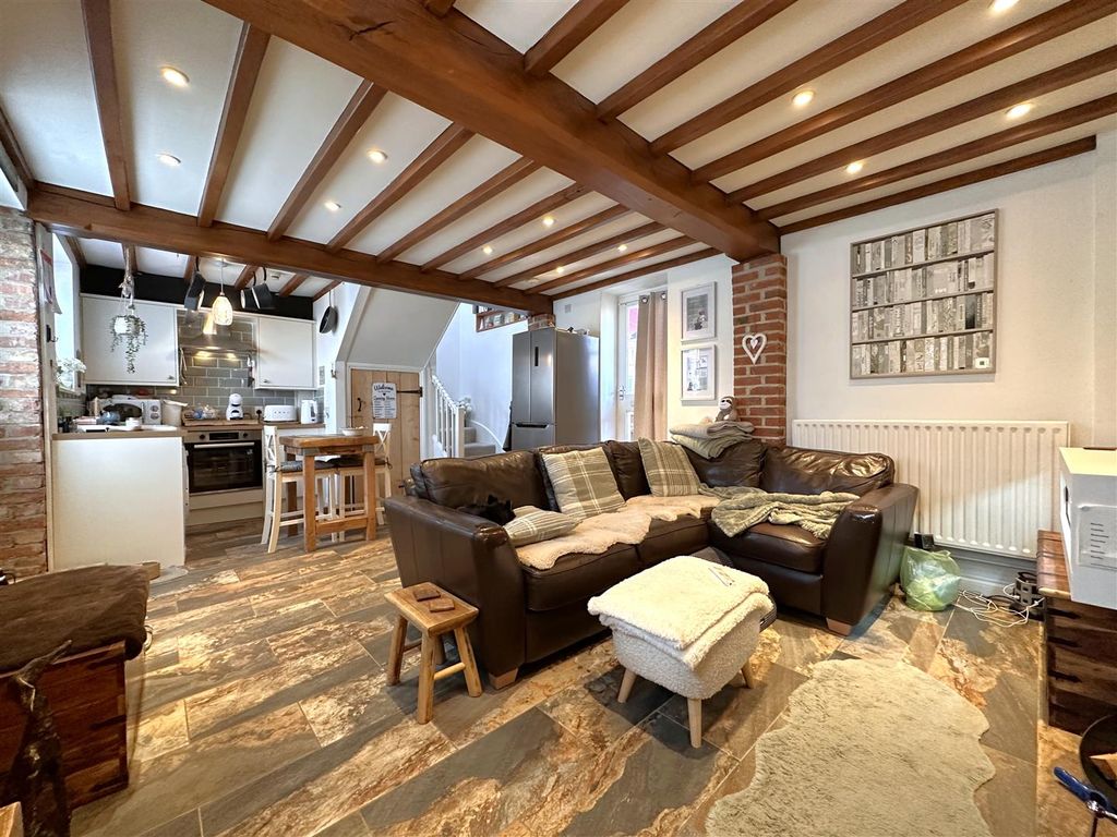 Property photo 2 of 18 Open-Plan Living Space 855