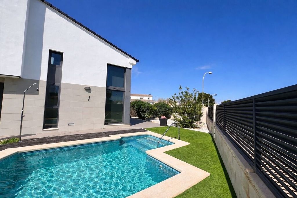 Property photo 1 of 25