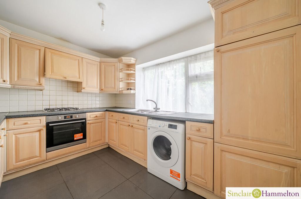 Property photo 2 of 17 Kitchen