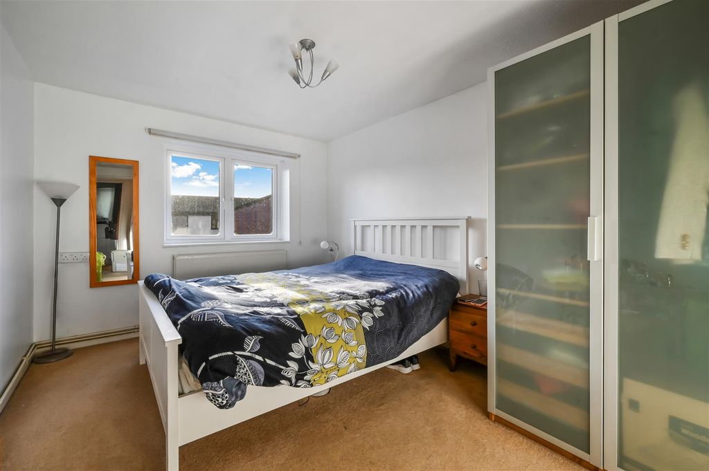 Property photo 3 of 10 Derwent Road (2).Jpg
