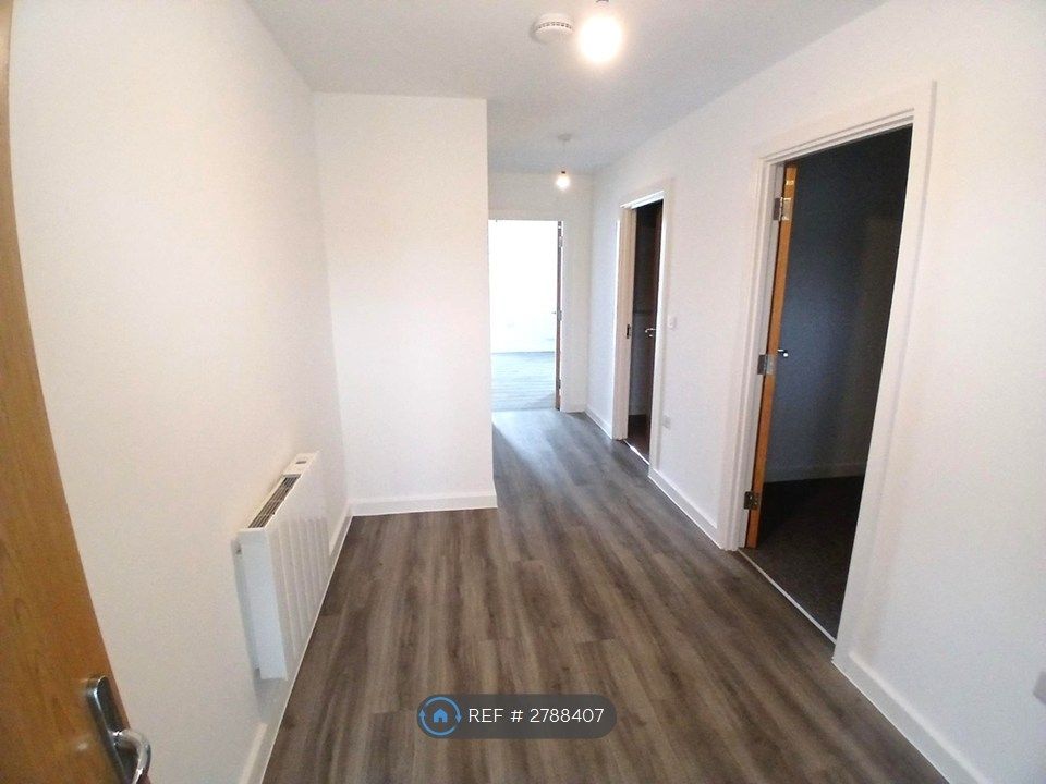 Property photo 3 of 17 Hallway