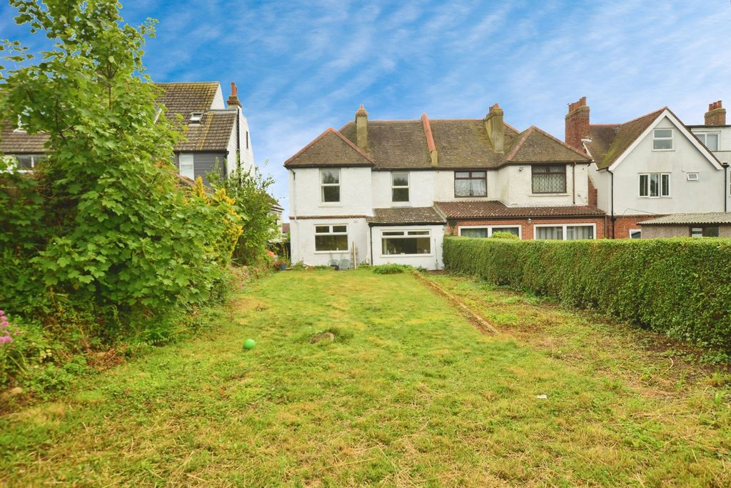 Property photo 2 of 17 Photo