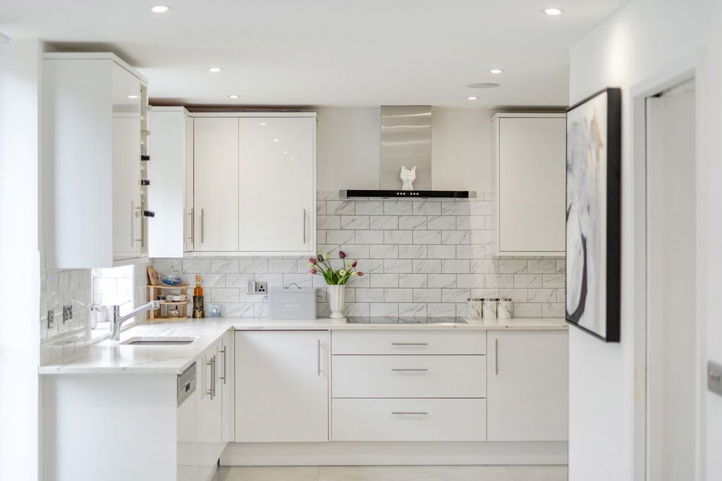 Property photo 2 of 22 1429642-3-69B929d...