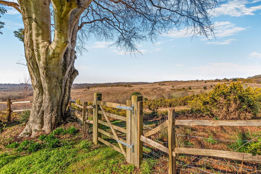 Property photo 3 of 20 Views