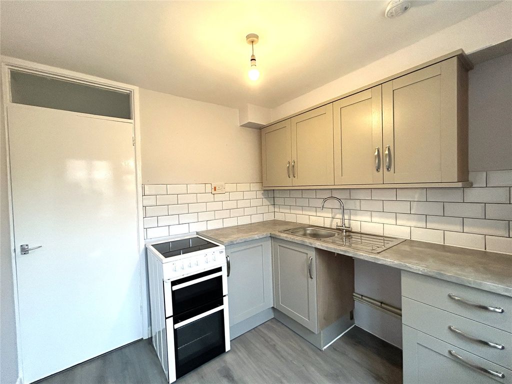 Property photo 3 of 8 Picture No. 14