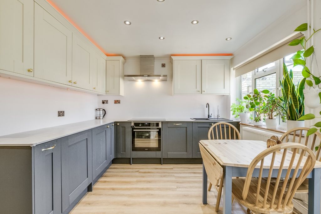 Property photo 2 of 19 5061783