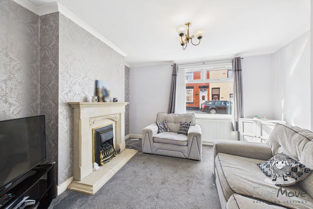 Property photo 2 of 11 7