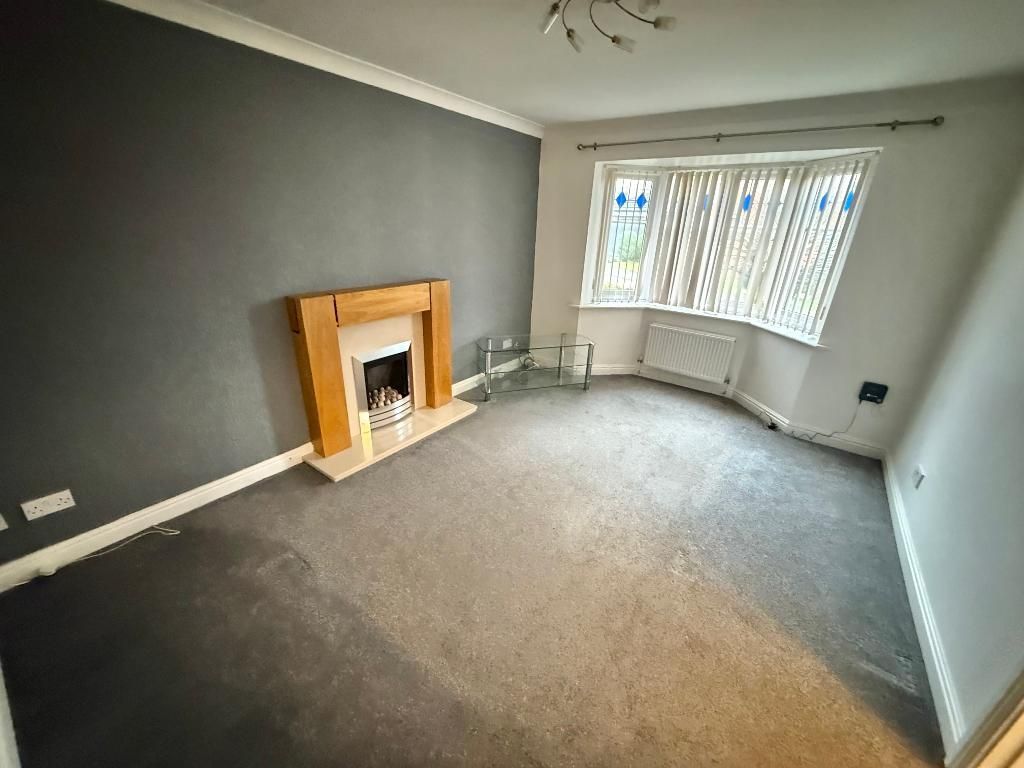 Property photo 3 of 9 Lounge