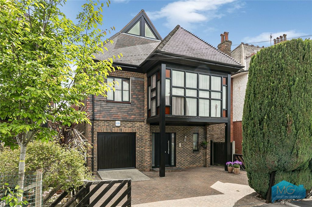 Property photo 1 of 25 Picture No. 06