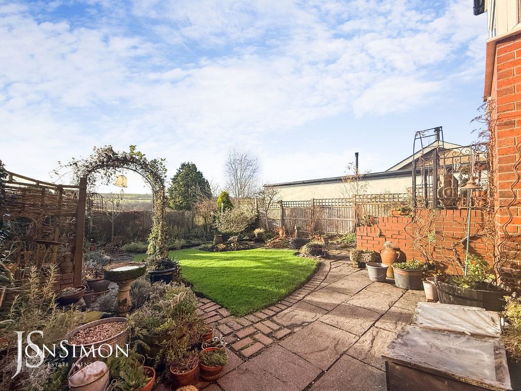 Property photo 3 of 34