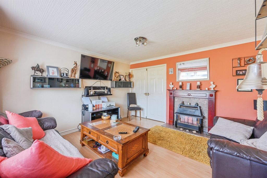 Property photo 3 of 17