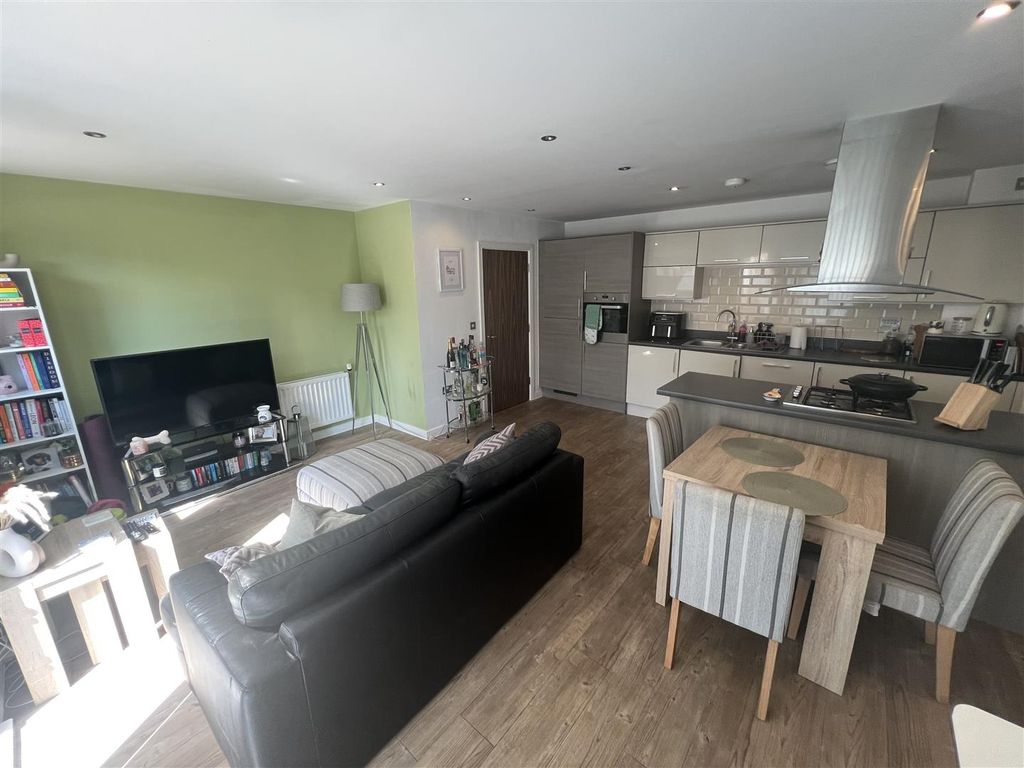 Property photo 2 of 14