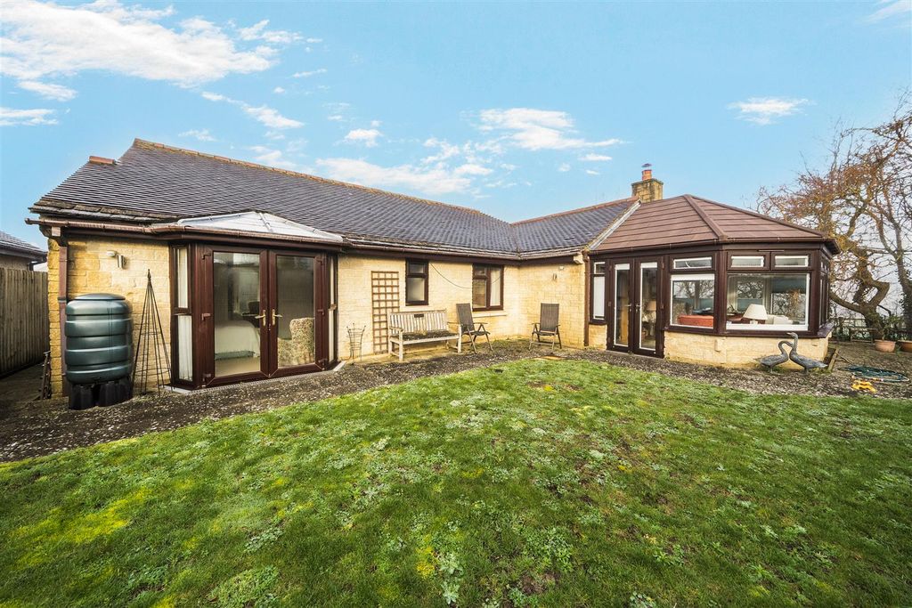 Property photo 3 of 18 Garden