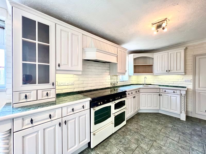 Property photo 2 of 22 Dining Kitchen