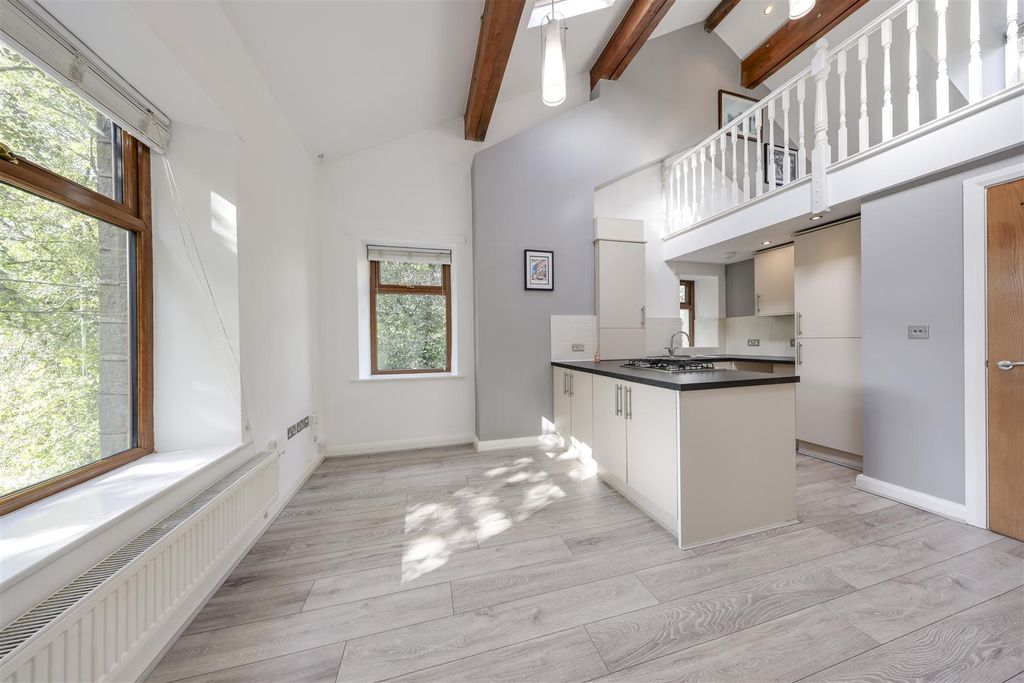 Property photo 1 of 19 Living / Kitchen / Breakfast