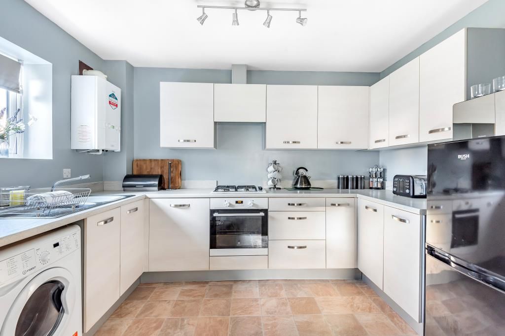 Property photo 2 of 10 Kitchen
