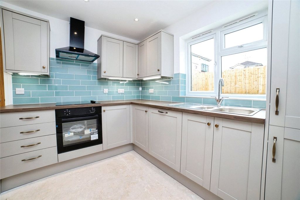 Property photo 2 of 17 Kitchen