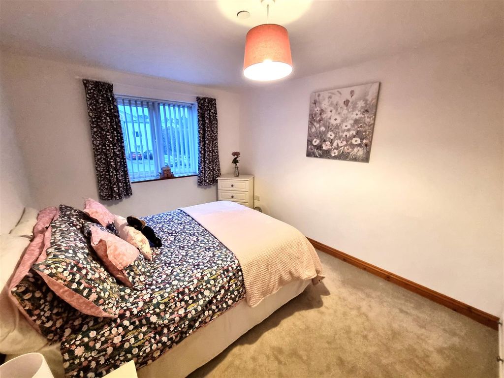 Additional image 5 of 2 bed flat for saleDowr Close, Western Road, Launceston PL15