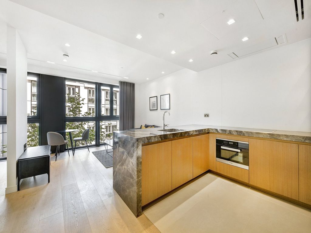 Property photo 1 of 14 Lincoln Square