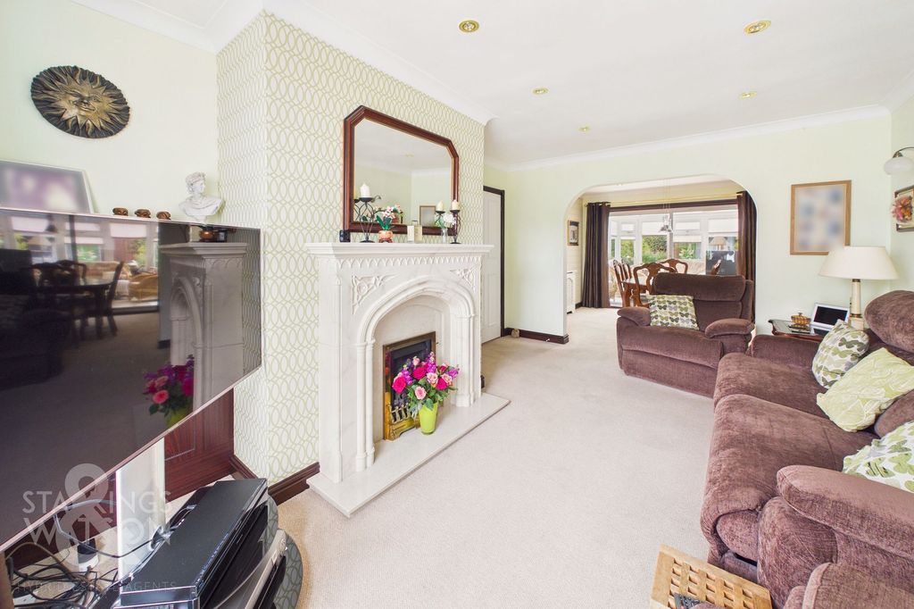 Property photo 2 of 29