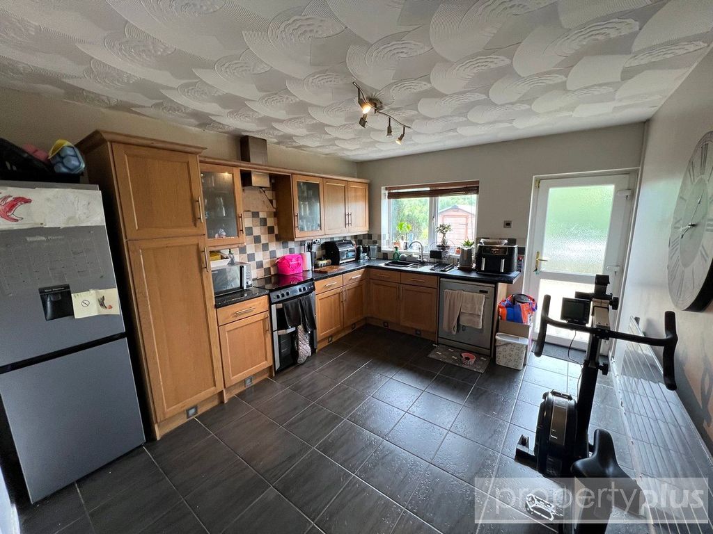 Property photo 3 of 22 Picture No. 21