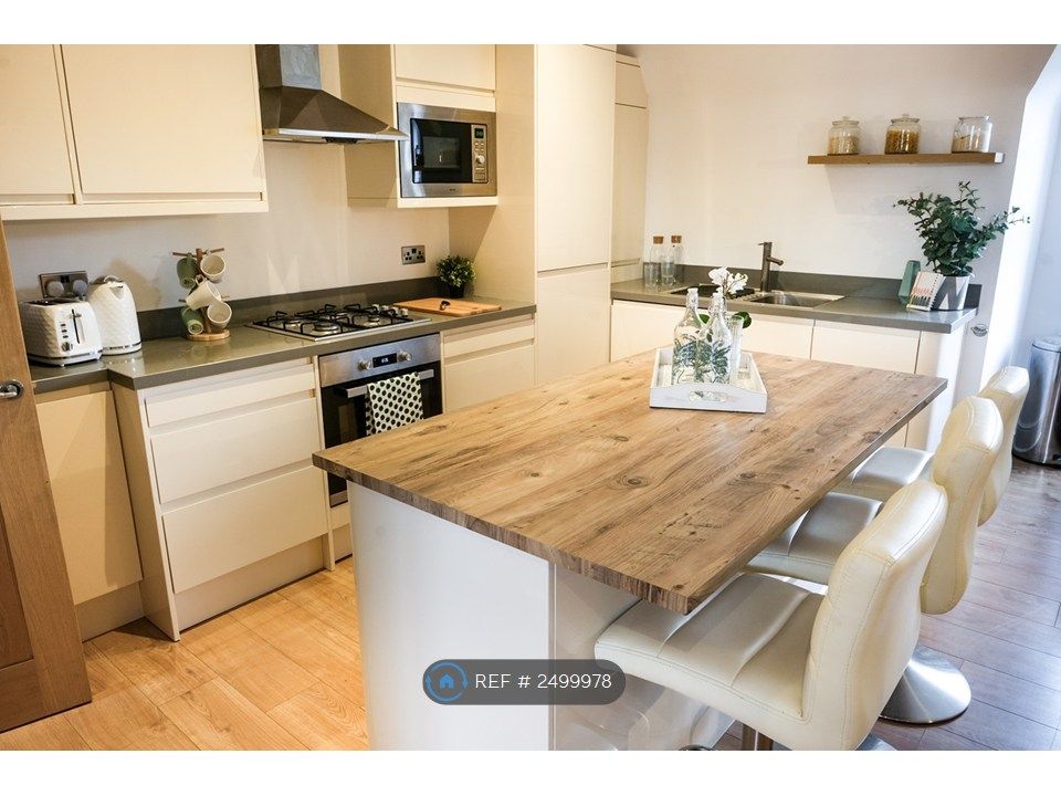 Property photo 1 of 20 Kitchen 2