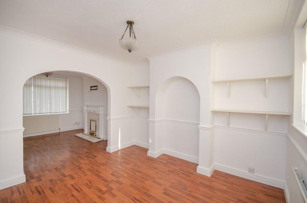 Property photo 3 of 18 Dining Room Pic 2.Jpg