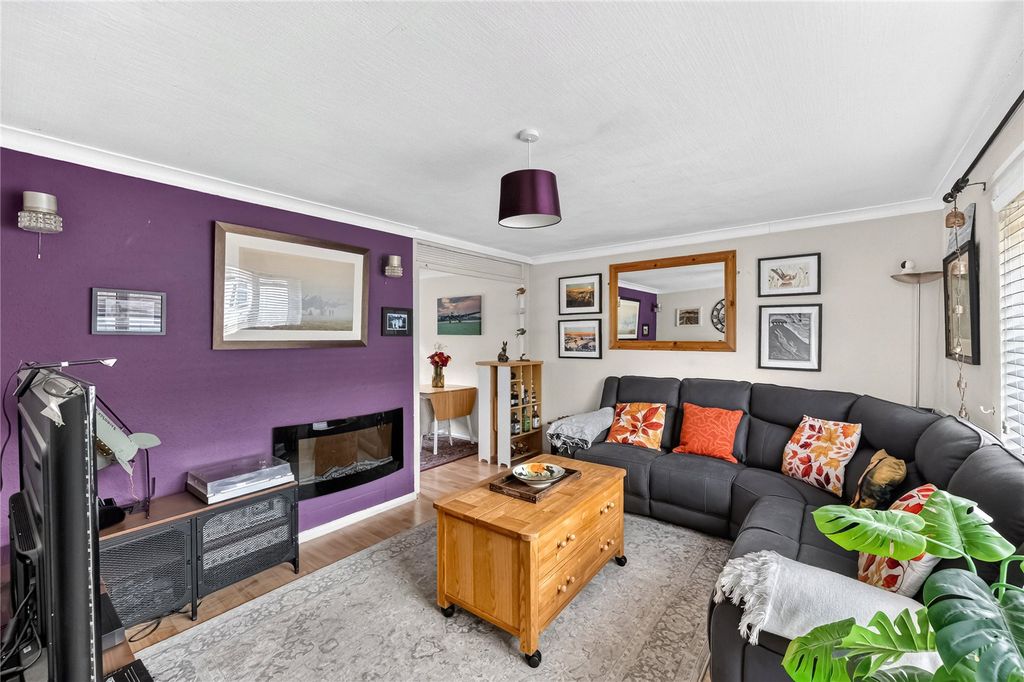 Property photo 2 of 16 Picture No. 11