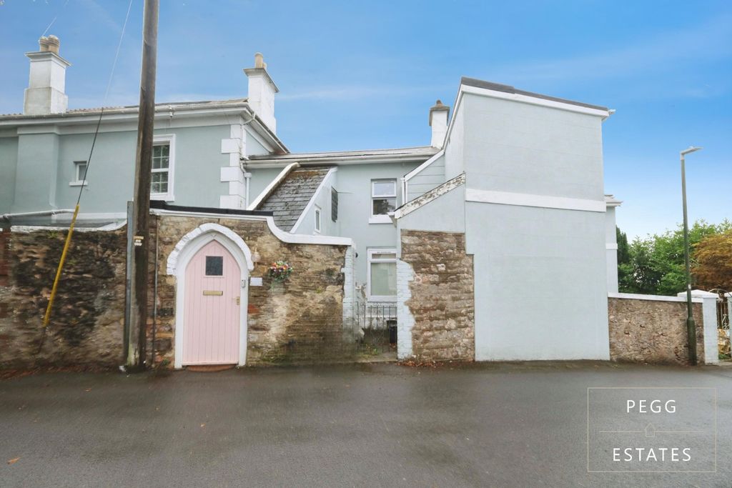 Property photo 1 of 30